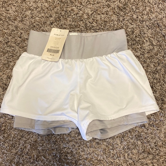 Fabletics Olesia Shine Short - Picture 2 of 5